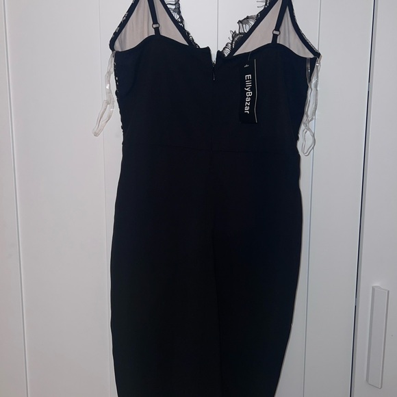 Elegant Black Lace Midi Dress - Picture 6 of 16